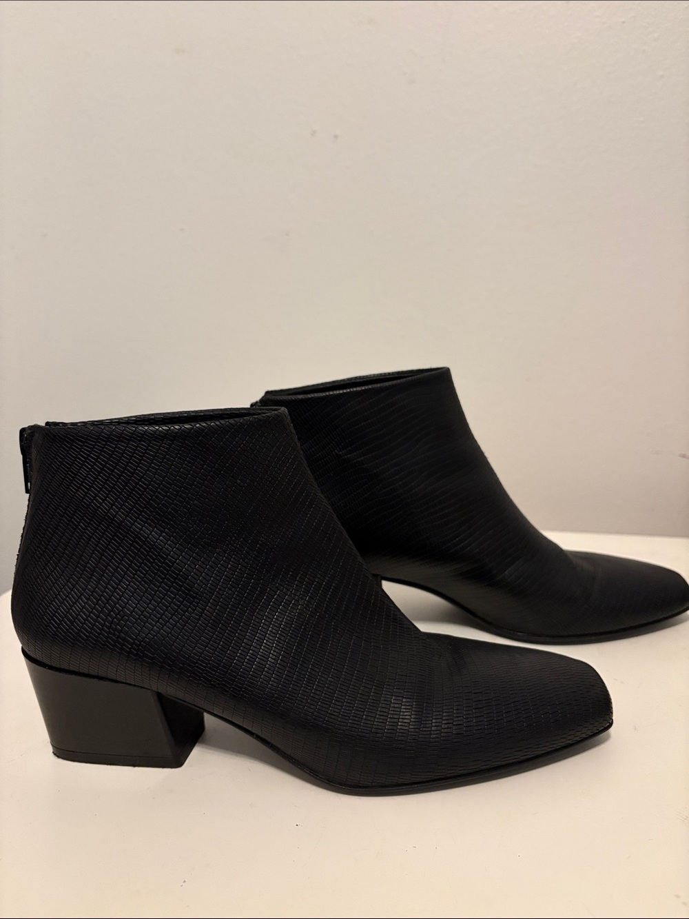 Sesto Meucci Women's Black Textured Leather Ankle Boots made in Italy 8n